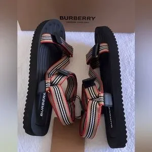 Burberry | Shoes | Authentic Burberry Mens Patterson Icon  display picture 1